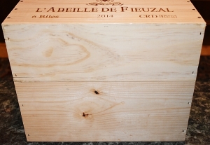 Wooden wine box front view